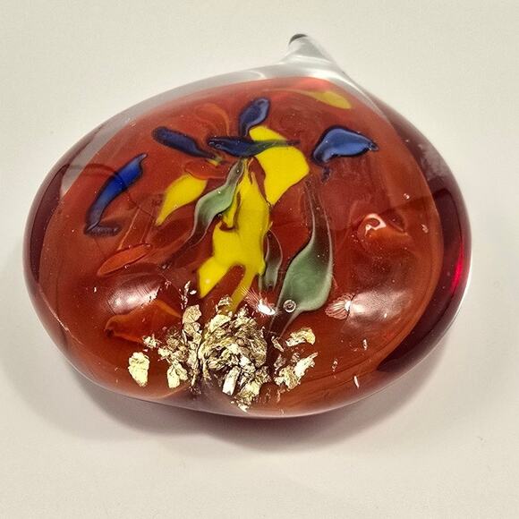 Red Heart Glass Paperweight with Iris Flowers and Gold 4" EUC‎ - Picture 4 of 9